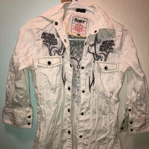 Gorgeous Roar half sleeve button up!